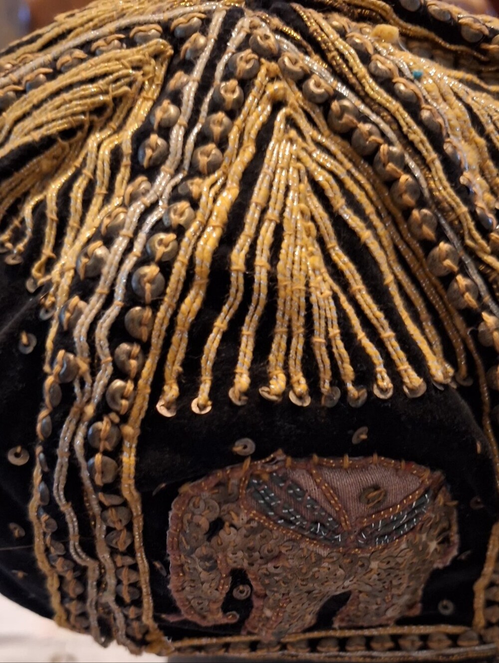 Vintage Embroidered Elephant Velvet Accent Cap in 3-D Black and Gold - Picture 4 of 6